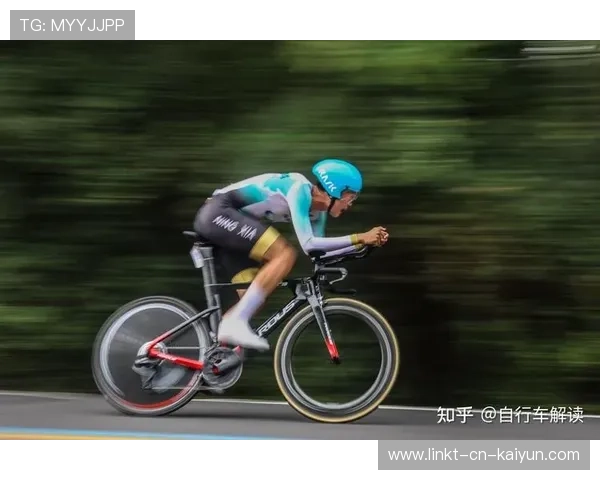 自行车队高速破风冲刺：演绎速度与激情的极致碰撞