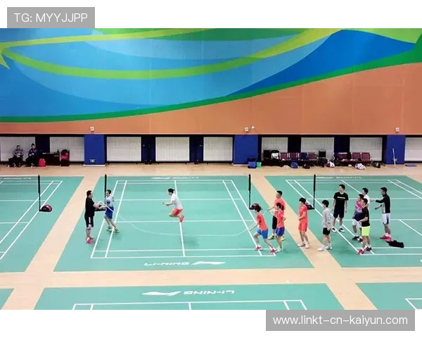 “东安湖体育公园：铁人三项选手体力与毅力的极限挑战”